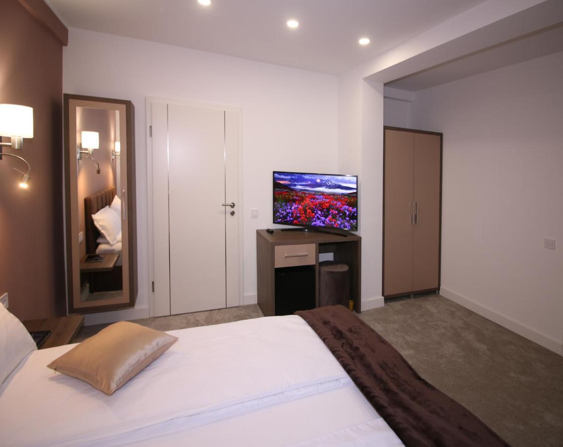 The Butterfly Hotel Sîngeorgiu de Mureş Eksteriør billede